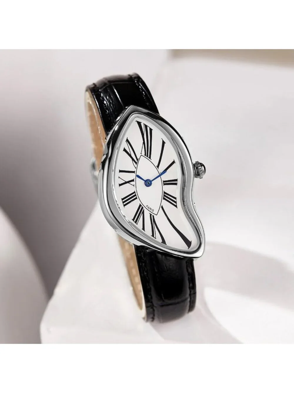 Stylish Luxury Analog Quartz Watch for Men & Women, Leather Strap, Waterproof